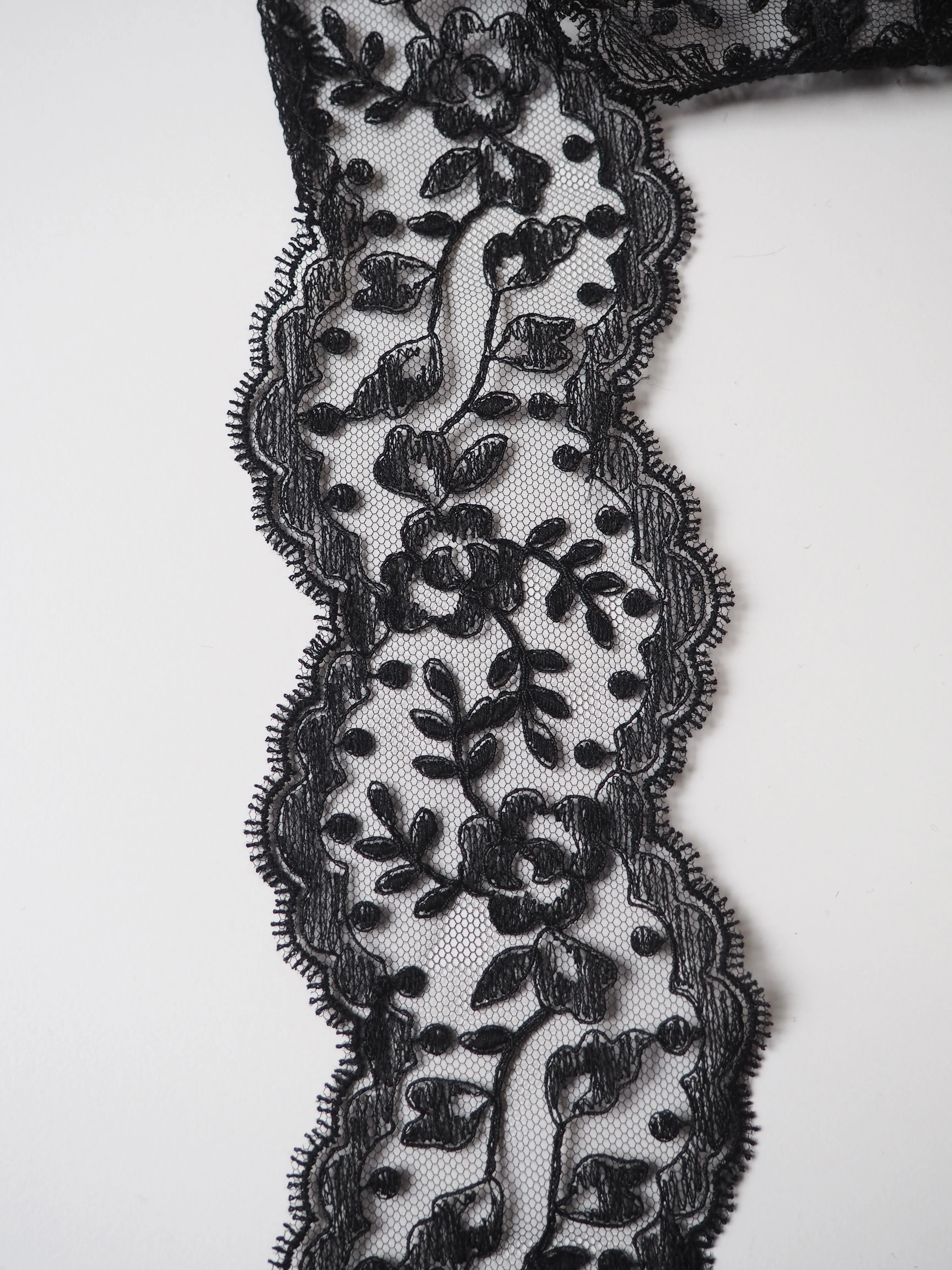 Black Rose Garland Scallop Lace Trim 6cm
