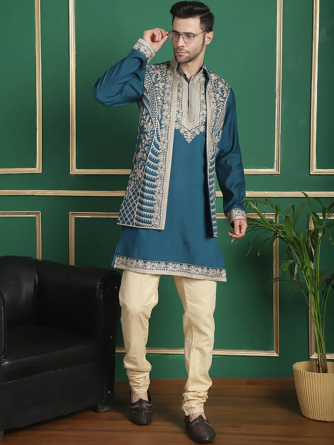 Men'S Embroidered Waistcoat And Kurta Pyjama