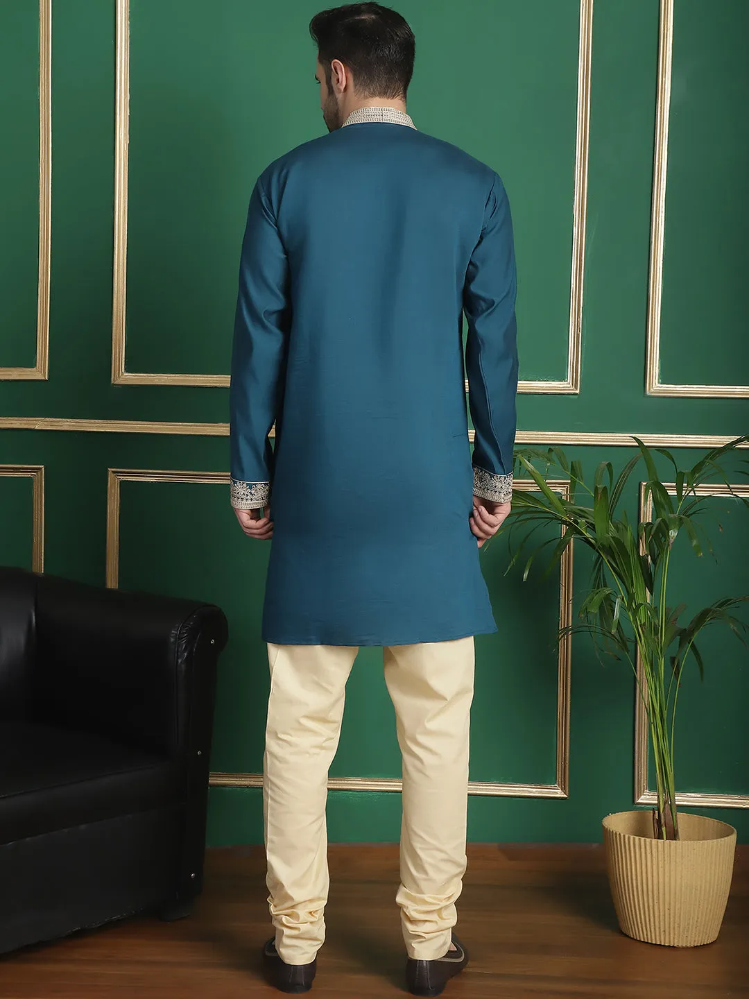 Men'S Embroidered Waistcoat And Kurta Pyjama
