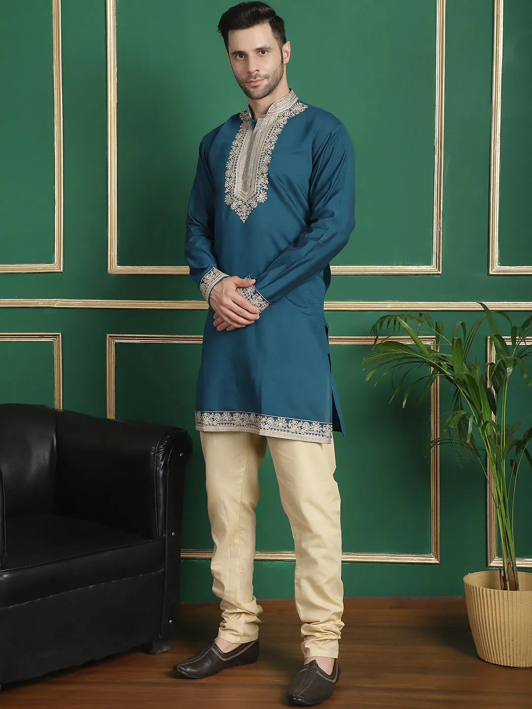 Men'S Embroidered Waistcoat And Kurta Pyjama