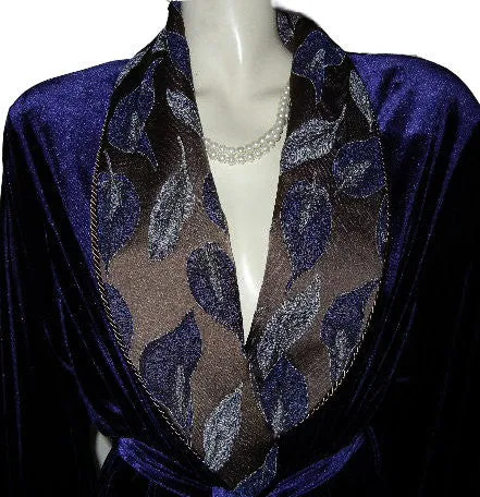 NEW - GORGEOUS DIAMOND TEA LUXURIOUS WRAP-STYLE SPANDEX VELVET VELOUR ROBE IN AMETHYST WITH BROCADE APPLIQUE-LOOK FLORAL & LEAF COLLAR & CUFFS - SIZE MEDIUM -  #1 - WOULD MAKE A WONDERFUL GIFT