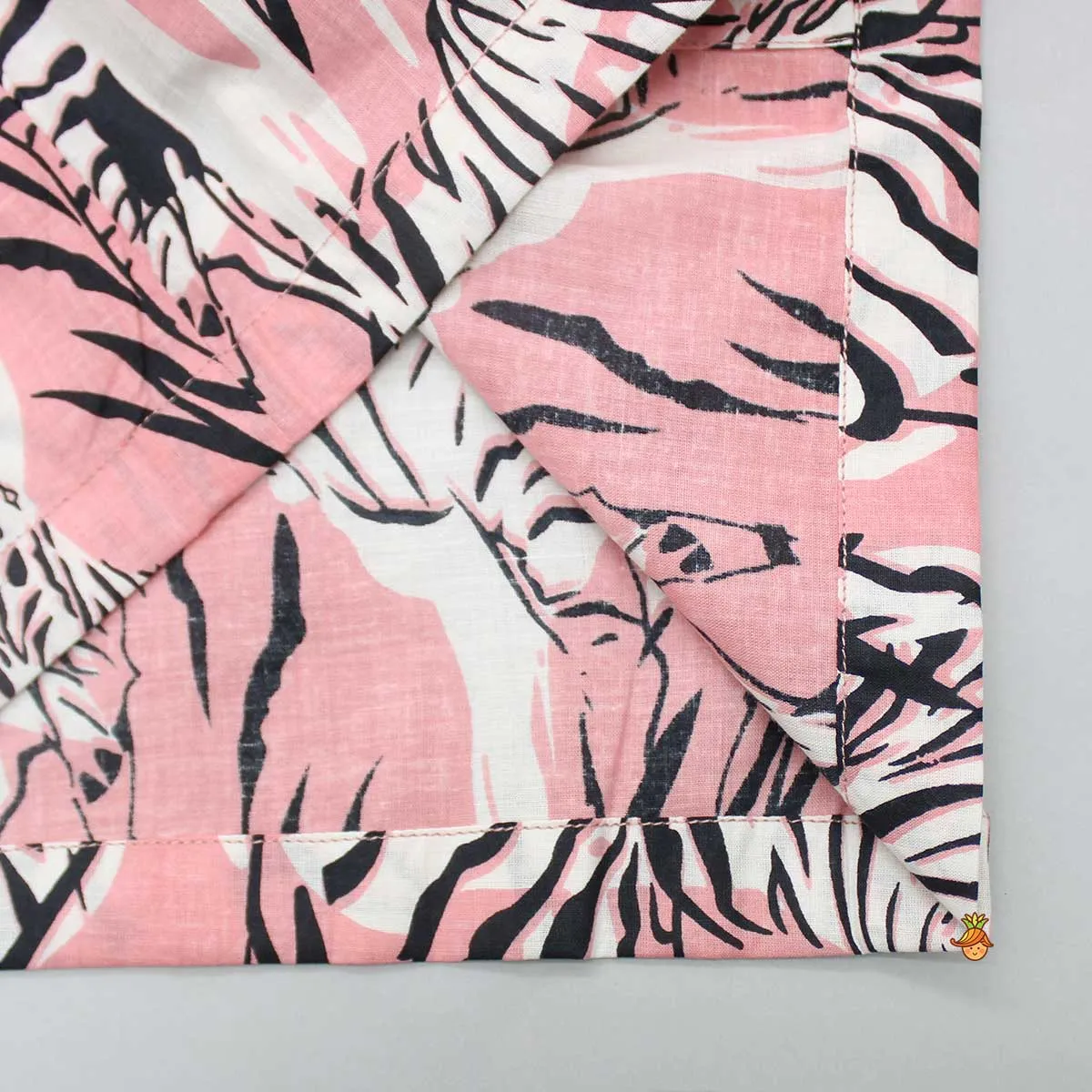 Pre Order: Animal-Printed Notched Collar Sleepwear