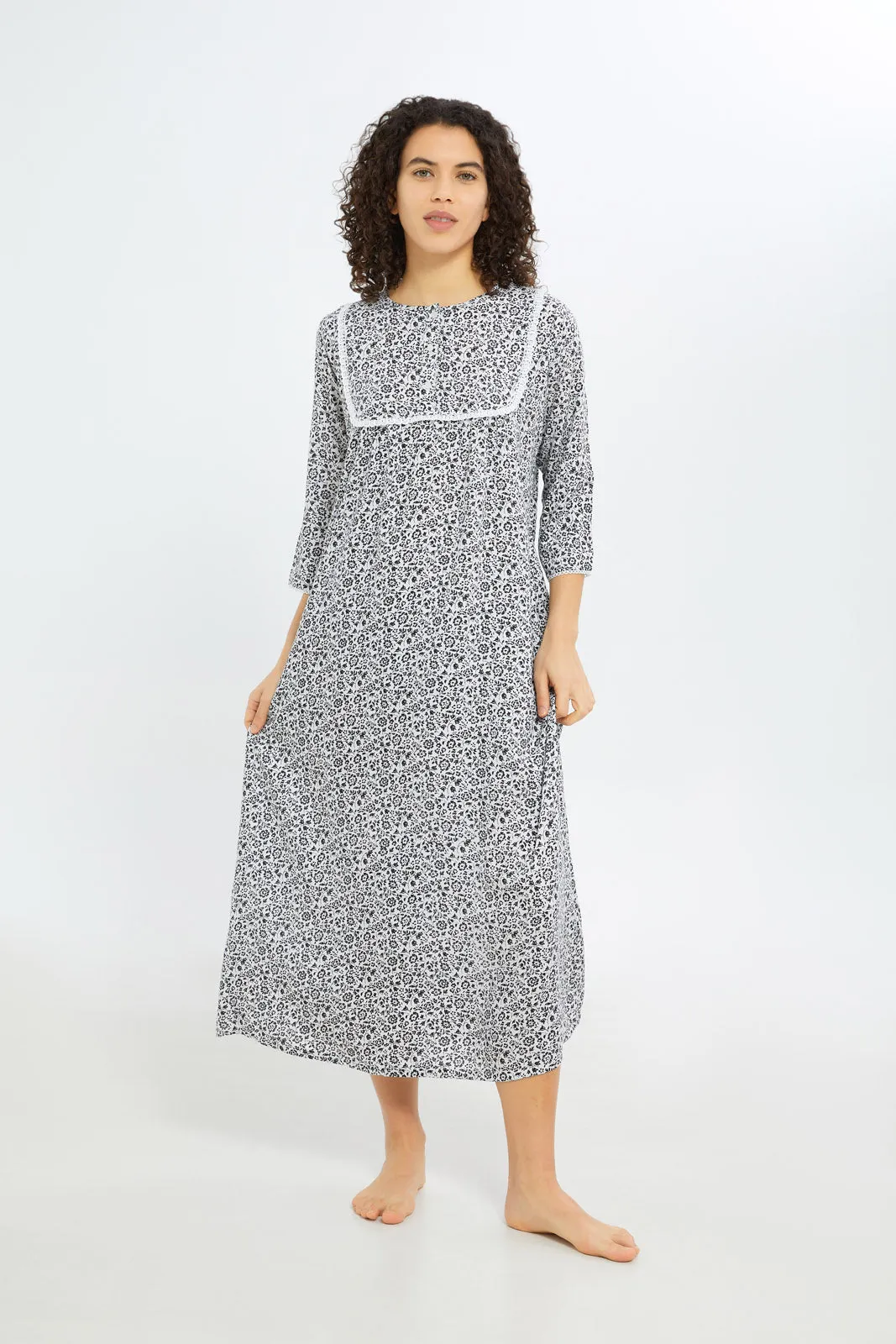 Women White Long Sleeves Nightgown