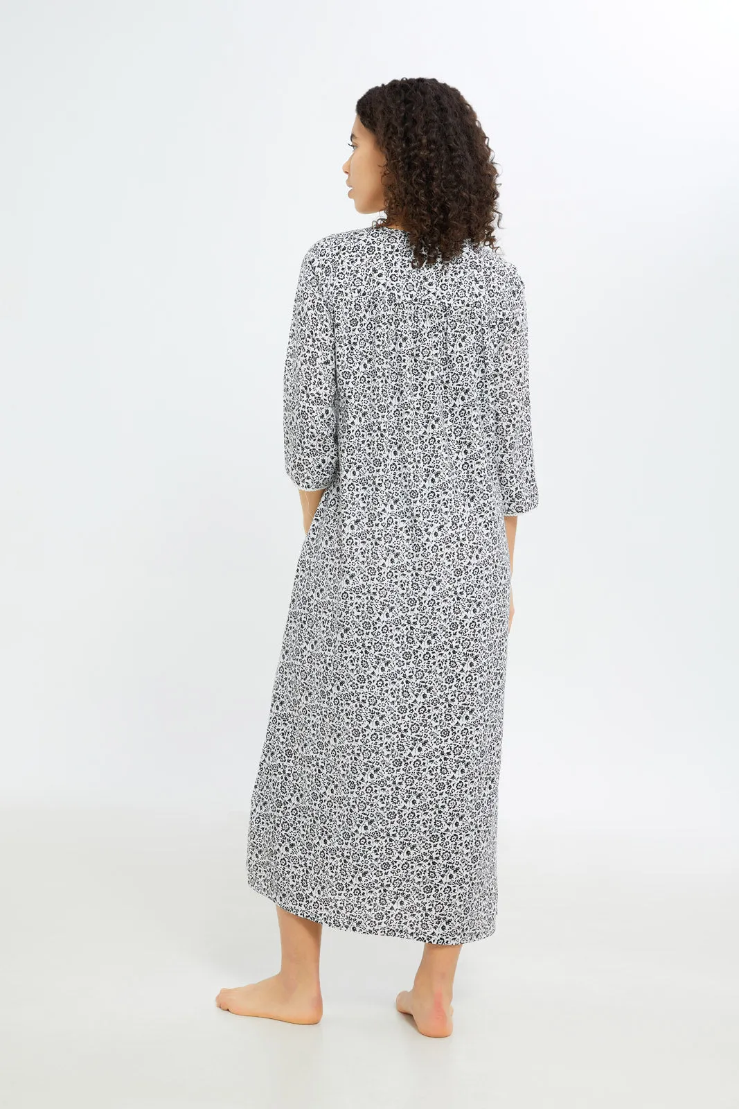 Women White Long Sleeves Nightgown