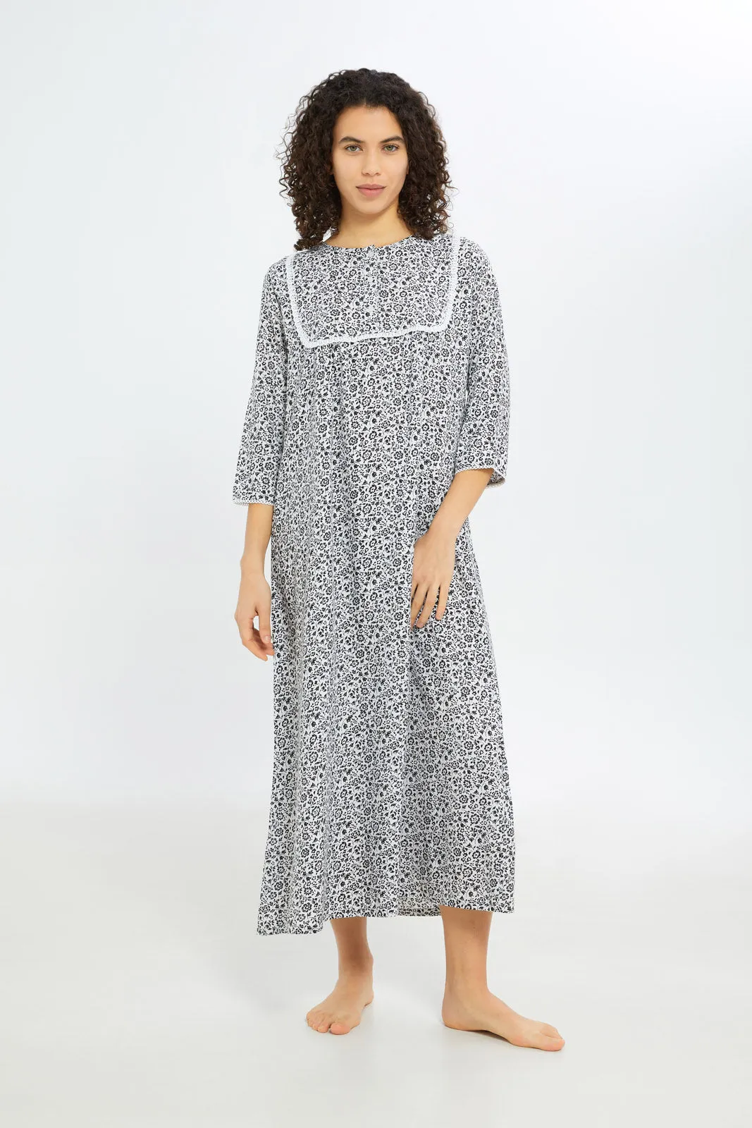 Women White Long Sleeves Nightgown