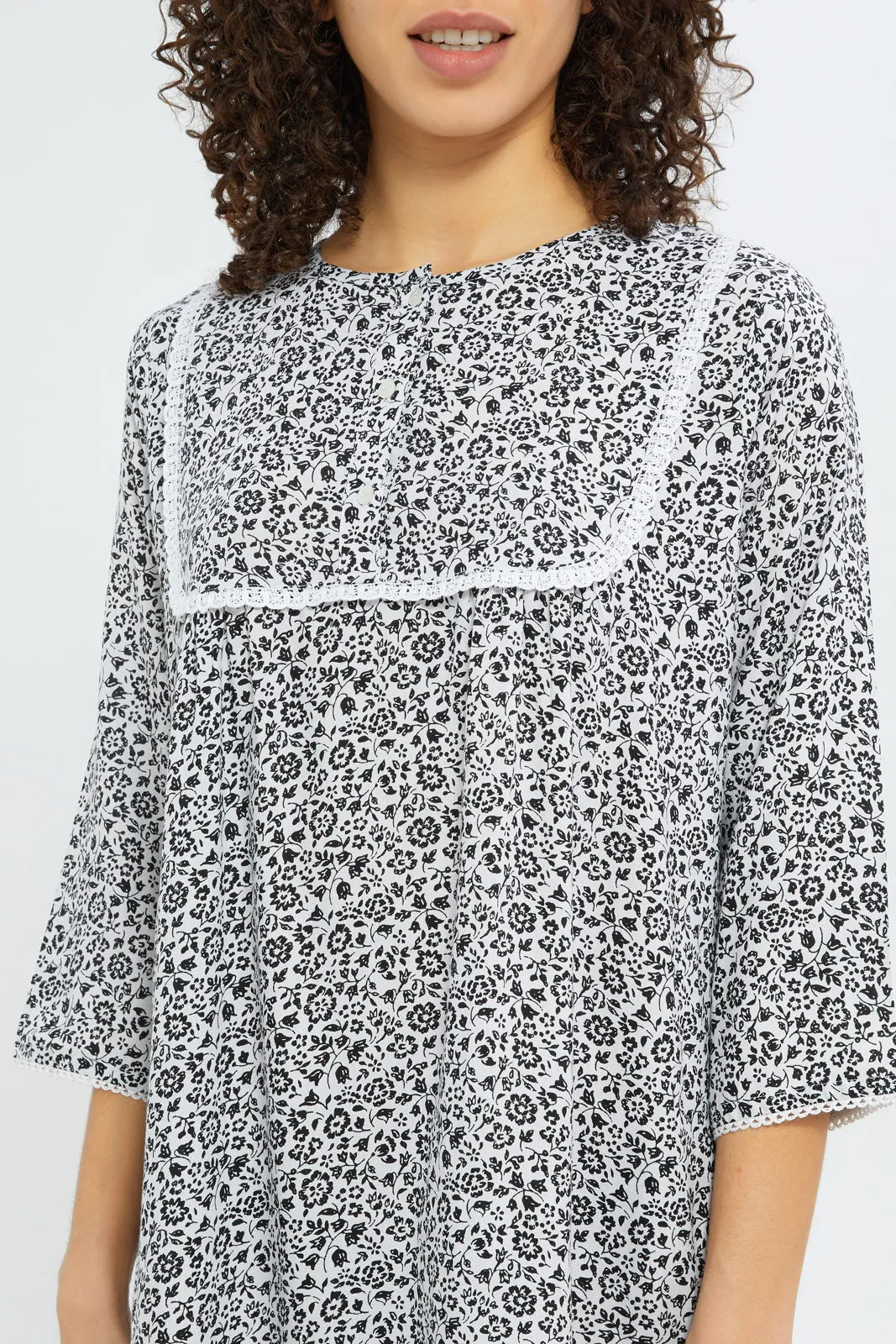 Women White Long Sleeves Nightgown